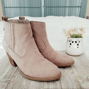 🌷Suede Booties 🌷